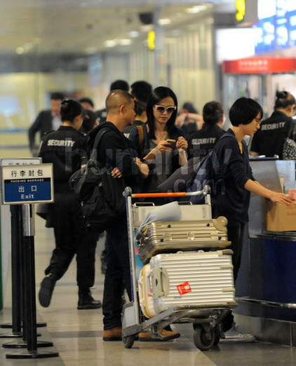 姚晨曹郁婚期臨近甜蜜現身 疑同出游預支蜜月