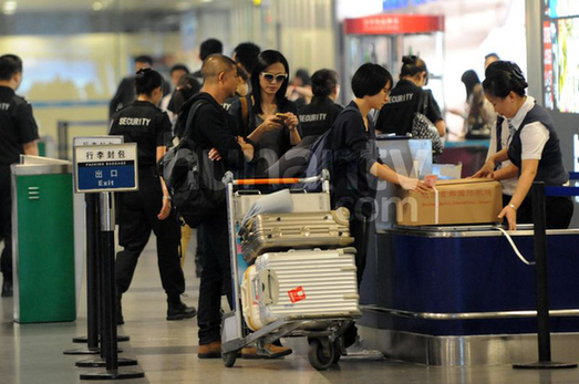 姚晨曹郁婚期臨近甜蜜現身 疑同出游預支蜜月