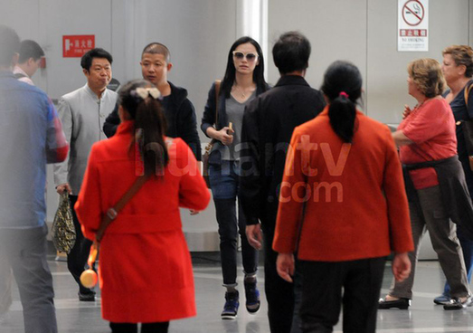 姚晨曹郁婚期臨近甜蜜現身 疑同出游預支蜜月