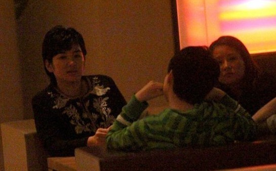 黃奕深夜會友體態臃腫疑似有孕