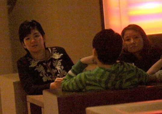 黃奕深夜會友體態臃腫疑似有孕