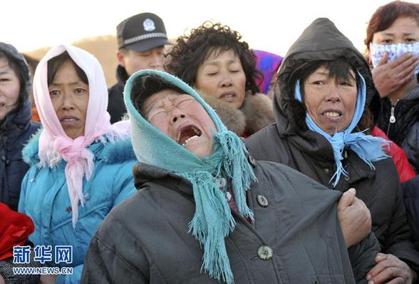 #（突發事件）（8）大連一漁船翻船沉沒 1人獲救16人失蹤