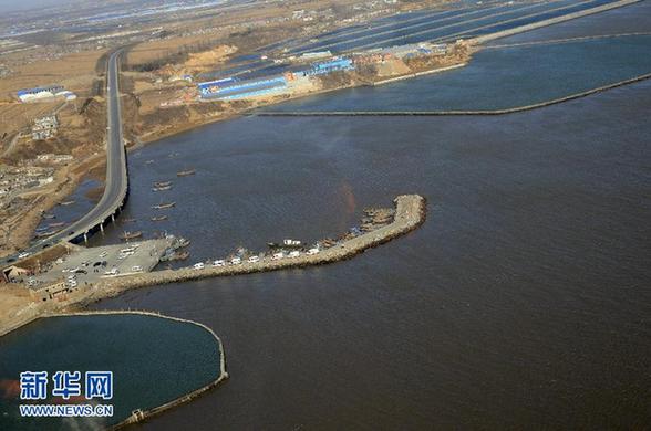 #（突發事件）（3）大連一漁船翻船沉沒 1人獲救16人失蹤