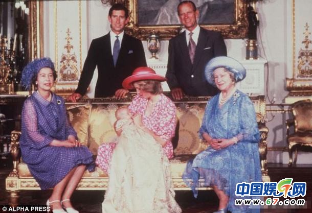 威廉王子凱特王妃嬰兒照曝光 重現昔日戴安娜王妃母愛畫面