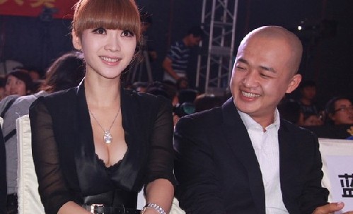 柳巖靠胸搶鏡全紀錄 身材完美驚爆眼球