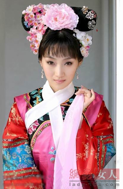 愛新覺羅啟星展露皇族氣質