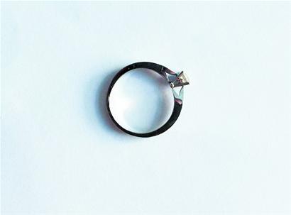 女保姆見財起意 偷走雇主10萬名表鉆戒 女保姆見財起意 偷走雇主10萬名表鉆戒