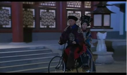 太后坐上無后座單車被吐槽臀功強