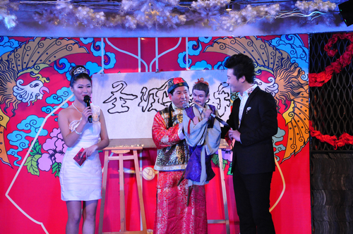 青島平安夜盛行中國風 川劇變臉引爆全場