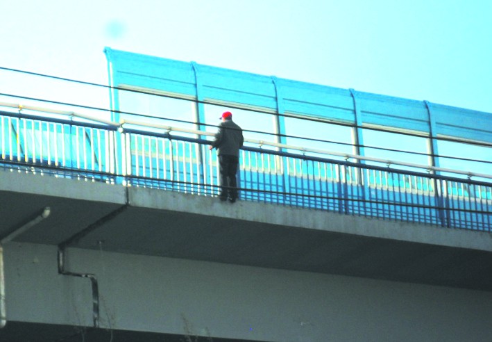 有啥想不開 拿命來冒險 有啥想不開 拿命來冒險