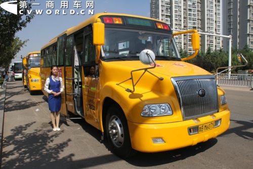 青島交運校車.jpg 青島交運校車.jpg