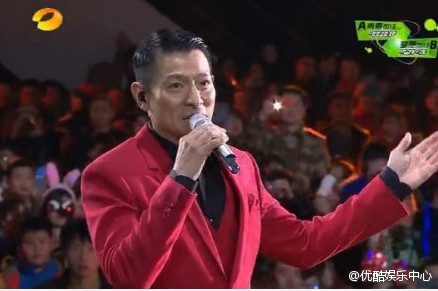 劉德華跨年晚會再救粉絲 喝止保安獲贊