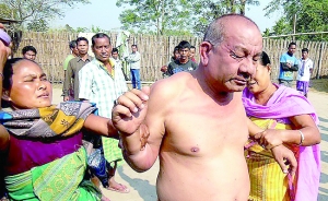 印度阿薩姆國大黨一名領(lǐng)導人3日凌晨性侵犯一名女性，遭村民圍毆，繼而移交警方。自去年年底一起惡性輪奸案震驚全國以來，印度民眾和政府對性侵女性愈加不能容忍。