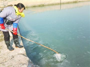 紅石崖畔百丈冰 紅石崖畔百丈冰