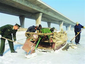 紅石崖畔百丈冰 紅石崖畔百丈冰