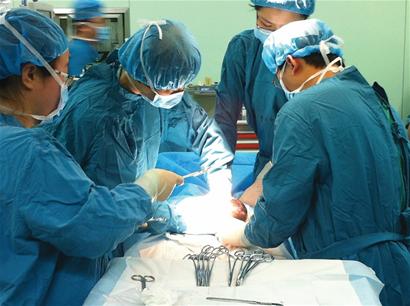 最小患者生來肚皮裂口 媽媽懷孕吃減肥藥 最小患者生來肚皮裂口 媽媽懷孕吃減肥藥