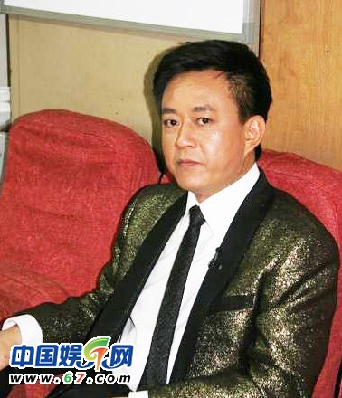 朱軍現(xiàn)如今是春晚主持人里的大哥大，看這氣派！