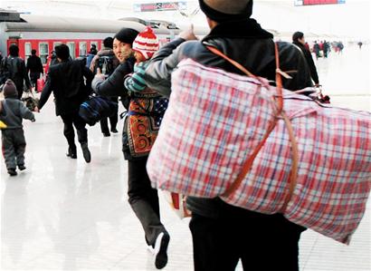 青島春運前小高峰持續三天 送客10萬