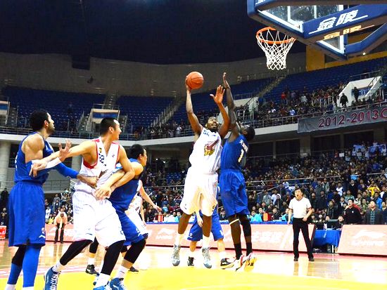 雙星兩個(gè)加時(shí)2分險(xiǎn)勝天津 慘烈迎來(lái)5連勝 雙星兩個(gè)加時(shí)2分險(xiǎn)勝天津 慘烈迎來(lái)5連勝