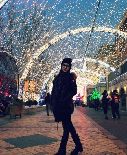 李小璐曬美照秀瘦身成果 看其產后賣萌瞬間 