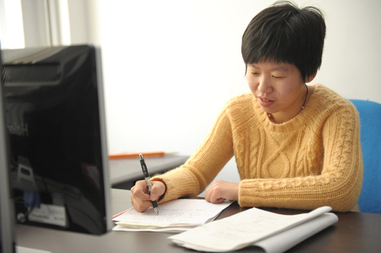 青大附中老師跳江南style激勵學生