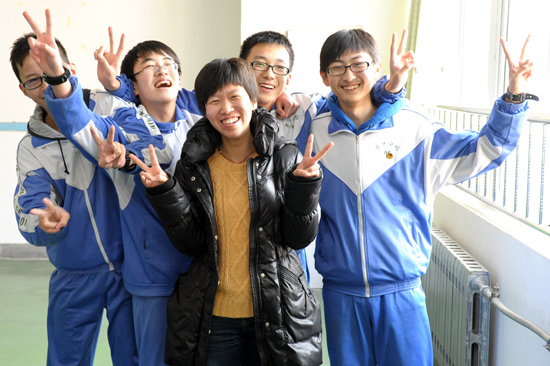 青大附中老師跳江南style激勵學生