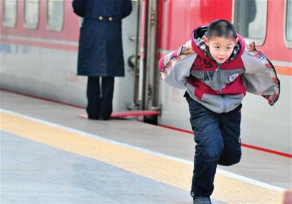 春運(yùn)首日青島送客10萬人次 春運(yùn)首日青島送客10萬人次