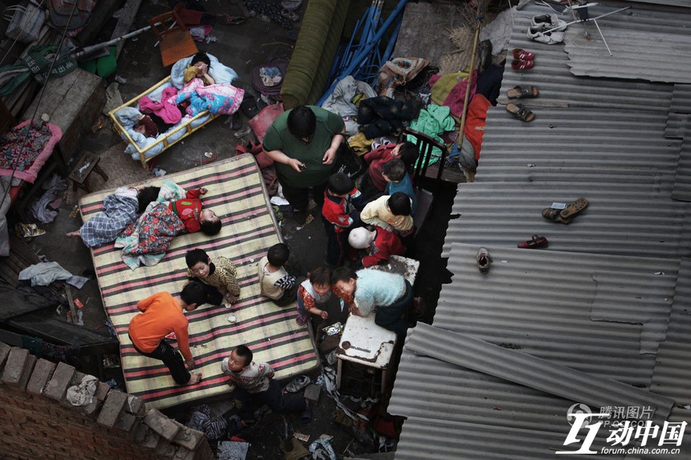 袁厲害在蘭考縣城很有名,但很多當地人卻說不出她的家在哪。.jpg 袁厲害在蘭考縣城很有名,但很多當地人卻說不出她的家在哪。.jpg