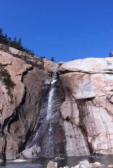 嶗山景區迎出游高峰 碧空如洗心曠神怡