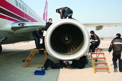 中聯航客機萬米高空發動機停轉 中聯航客機萬米高空發動機停轉