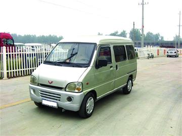 21歲男孩遭汽車前后輪輪番碾壓 奇跡生還 21歲男孩遭汽車前后輪輪番碾壓 奇跡生還