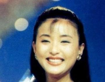 楊瀾青澀照曝光 兩次婚姻坐擁70億身家秘聞