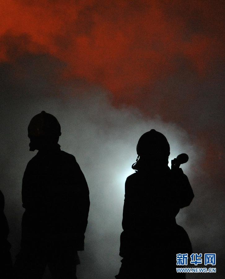 西安東郊木材廠突發火災 過火面積1000平米