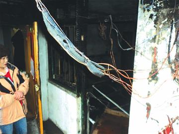 瑞昌路老樓起火百余居民逃生 瑞昌路老樓起火百余居民逃生